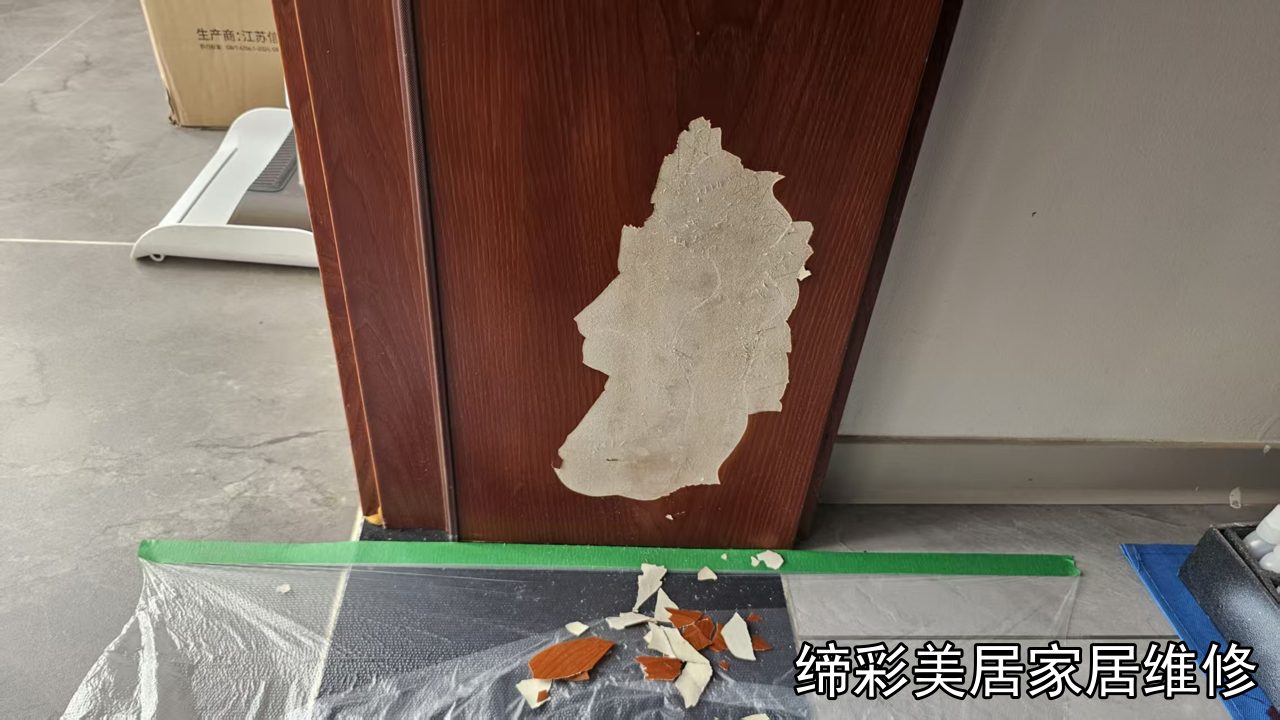 武汉木门维修修复前